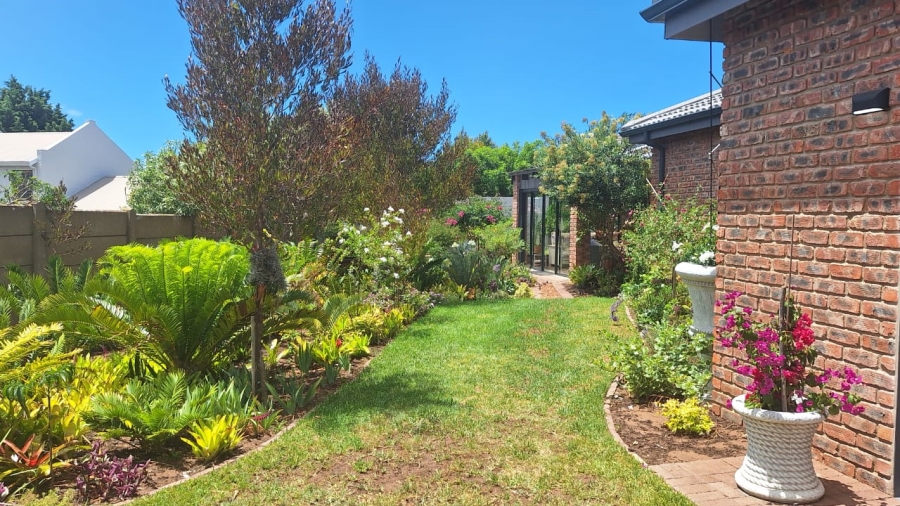 4 Bedroom Property for Sale in Stilbaai Wes Western Cape